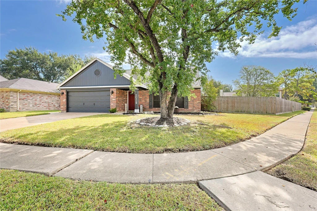 10319 Green Valley Ln Lane, Houston