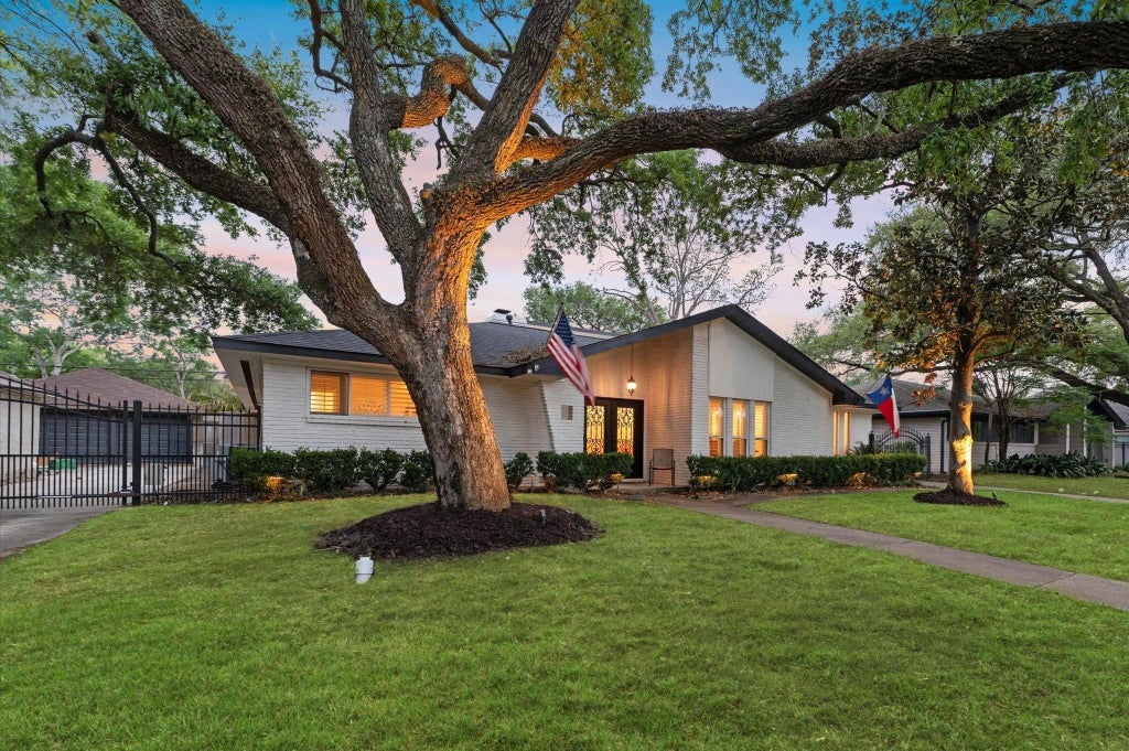 5511 Queensloch Drive, Houston