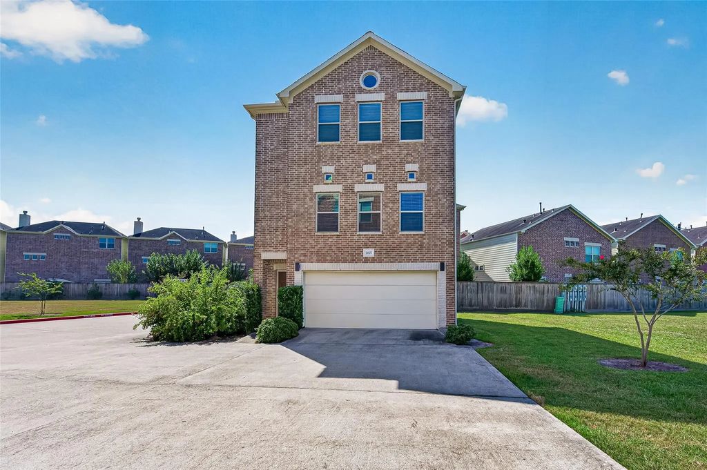 11603 Main Fir Drive, Houston