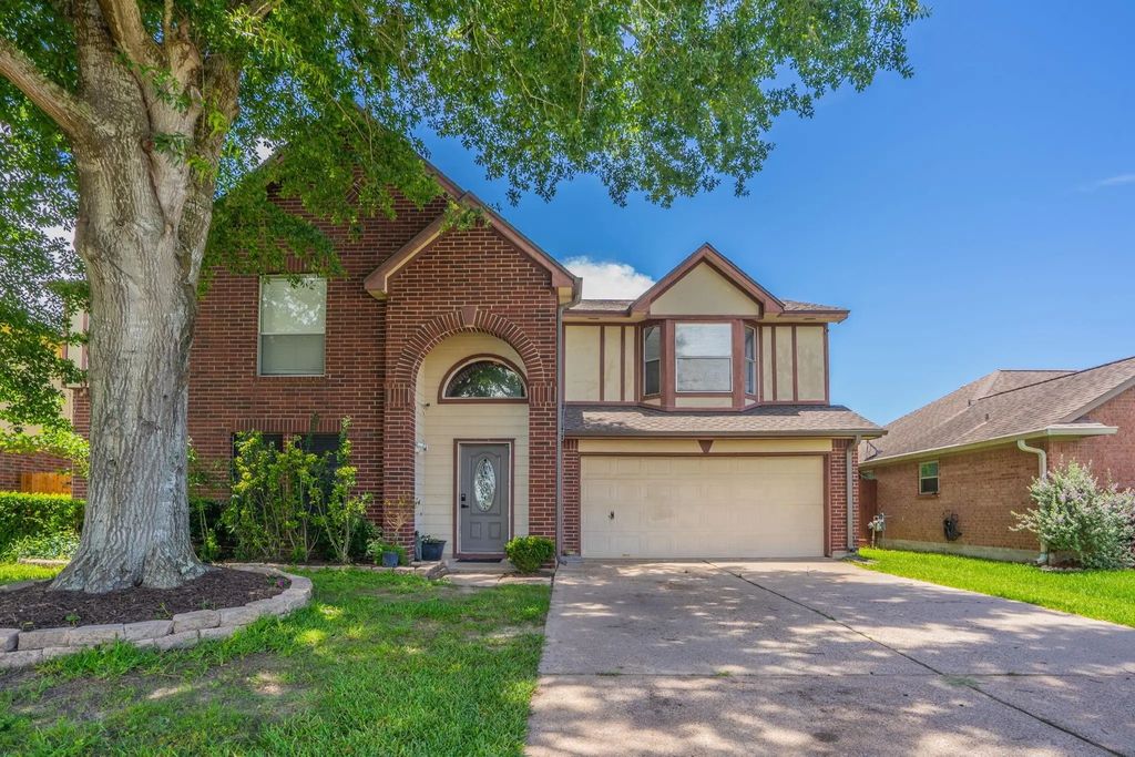 2304 Caroline Street, Dickinson