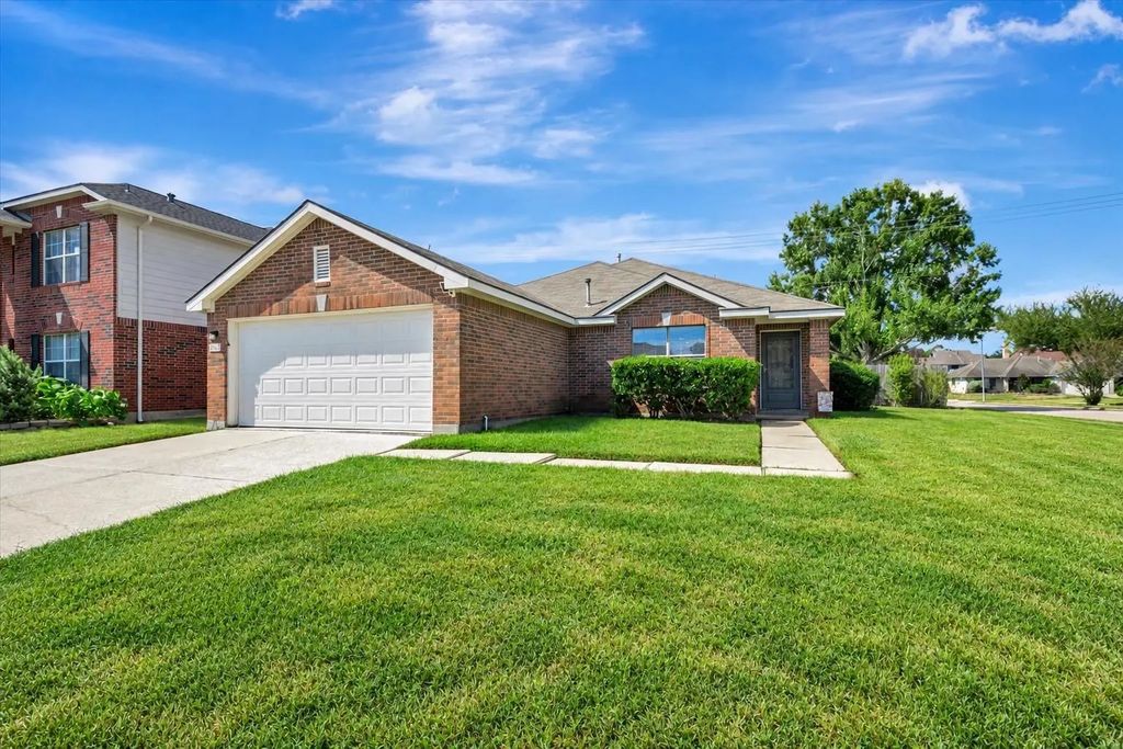 4802 Quiet Canyon Drive, Friendswood