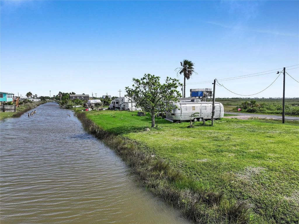 1214 N Tinkle Lane, Crystal Beach