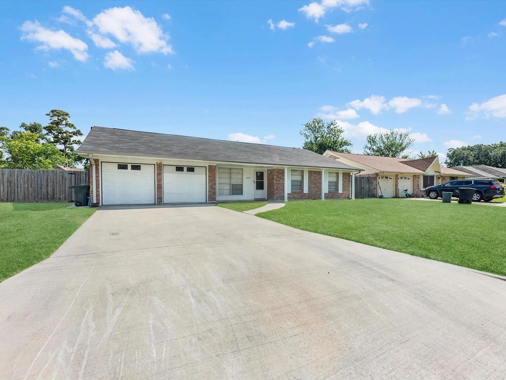 13931 Roundstone Lane, Houston