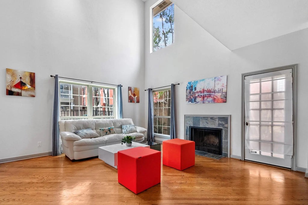 2220 Bering Drive 11, Houston