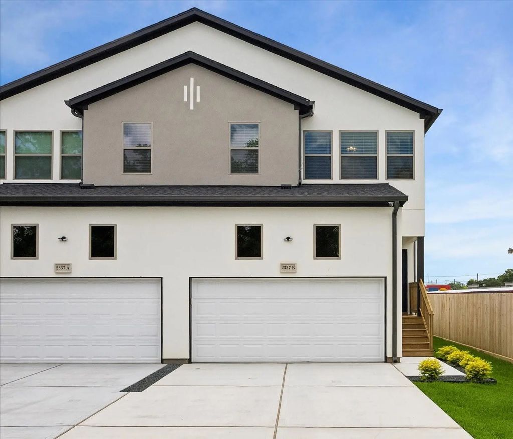 2337 N Austin Avenue B, Pearland