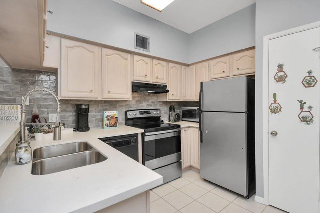 2626 Holly Hall Street 1207, Houston