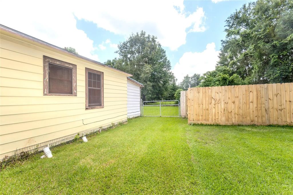 165 County Road 2359, Liberty