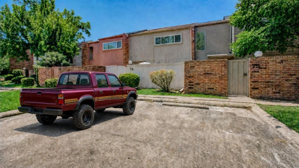 74 Cayenne Common, Lake Jackson