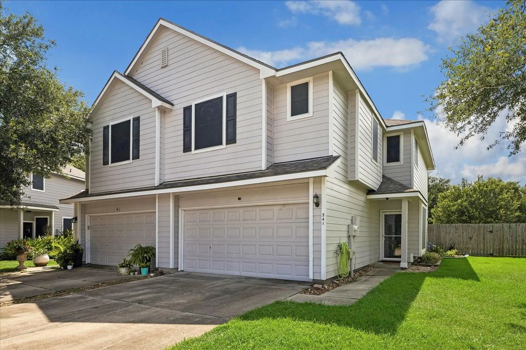 341 Capella Oaks Lane, Dickinson