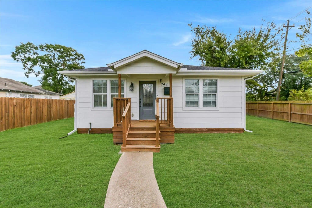 749 E 41st Street, Houston