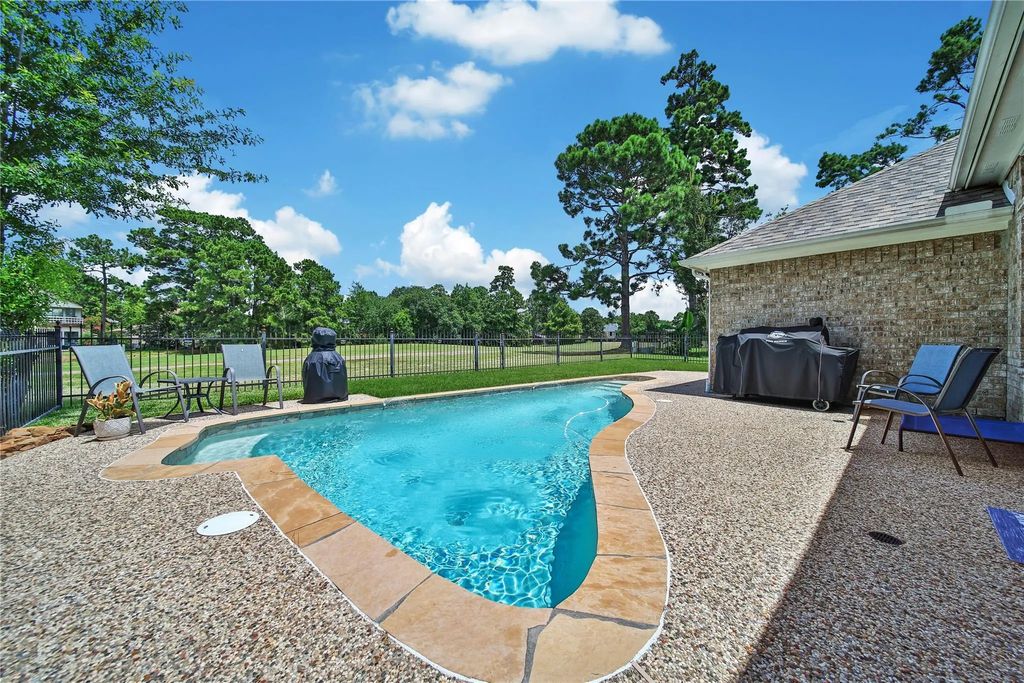 18510 Bluewater Cove Drive, Humble