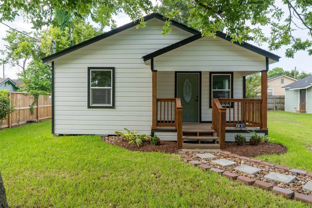 130 E Bernard Street, Clute