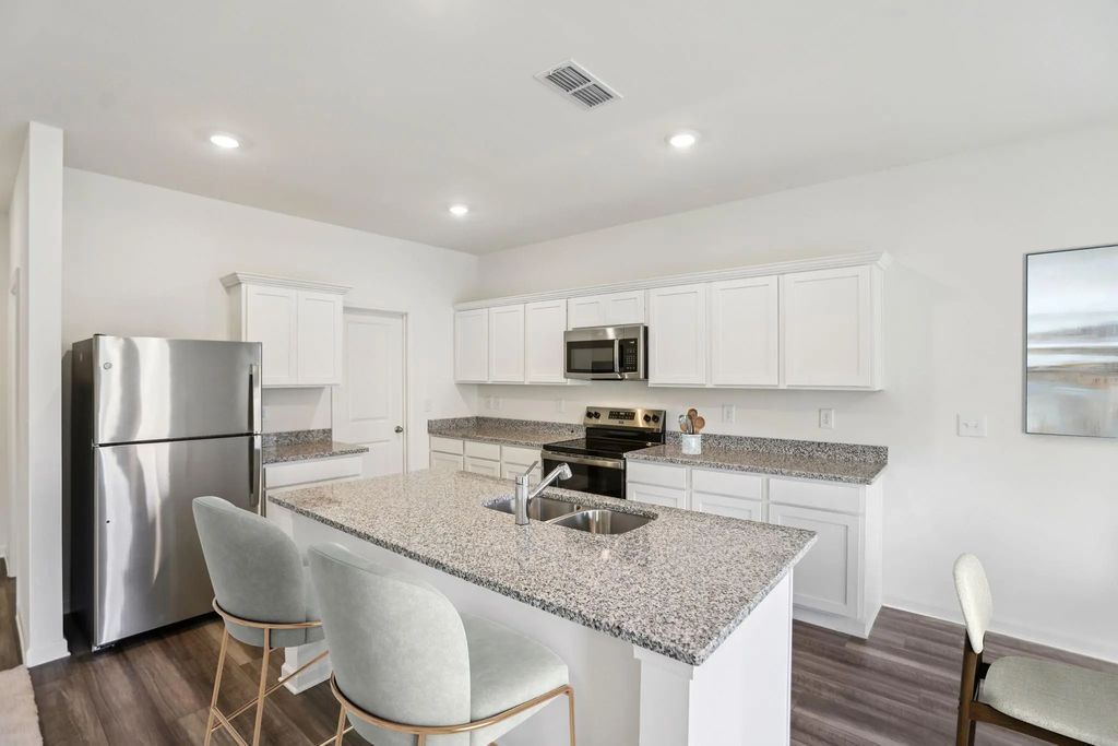 7711 Enchanted Pearl Drive, Angleton
