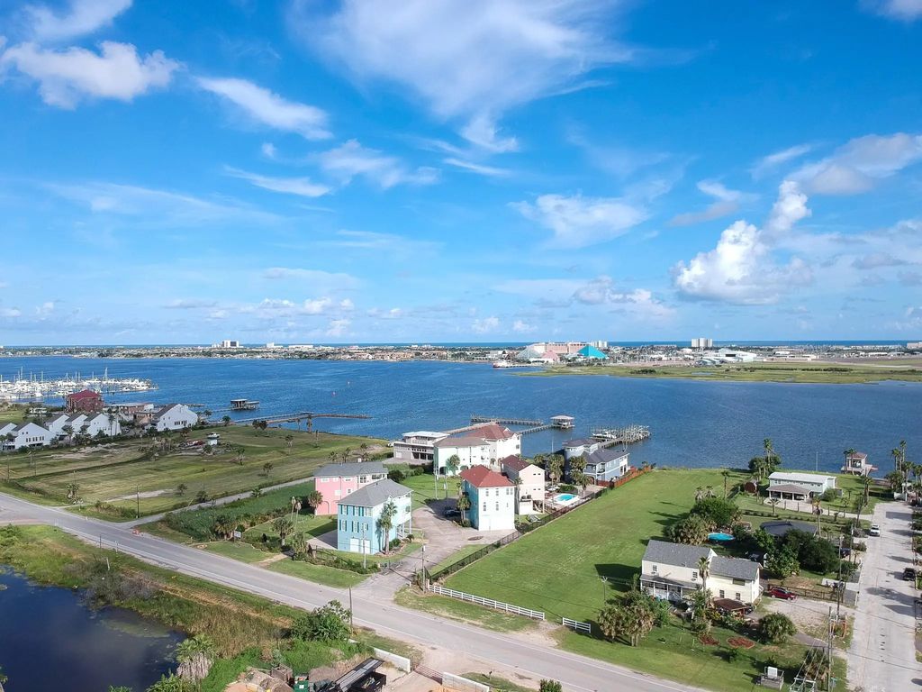 1014 Lillian Lane, Galveston