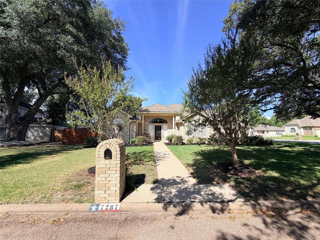 7287 Lakeshore Court, Willis