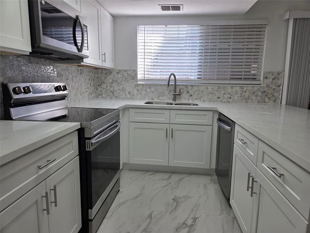 12177 Sharpview Drive, Houston