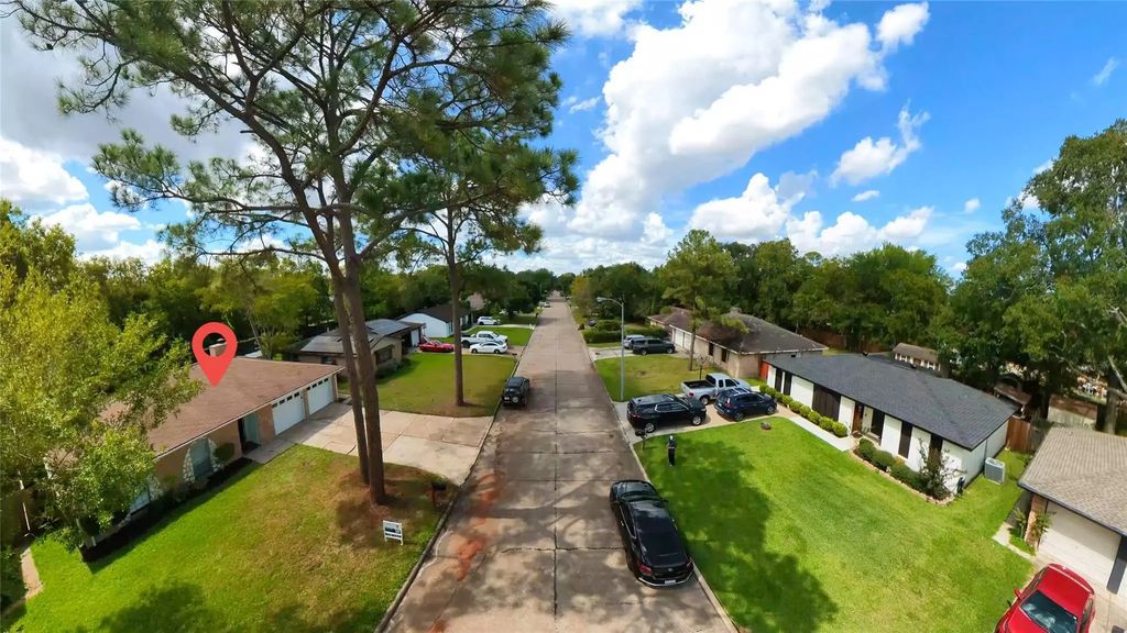 17014 Forest Bend Avenue, Friendswood