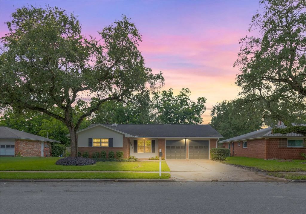 1916 Baywood Drive, Bay City
