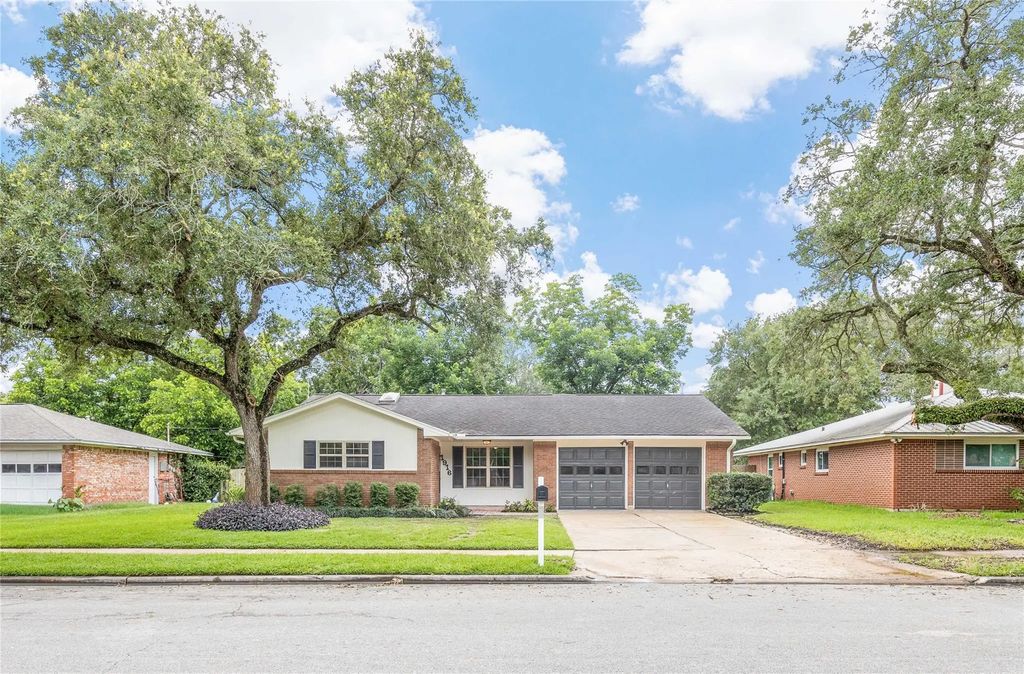 1916 Baywood Drive, Bay City