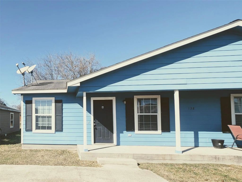 154 S Bend Court B, Willis