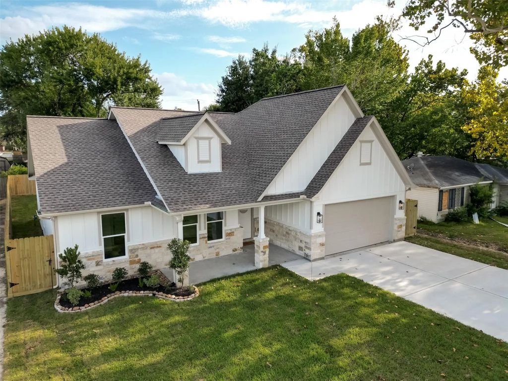 7438 Stephanie Drive, Deer Park