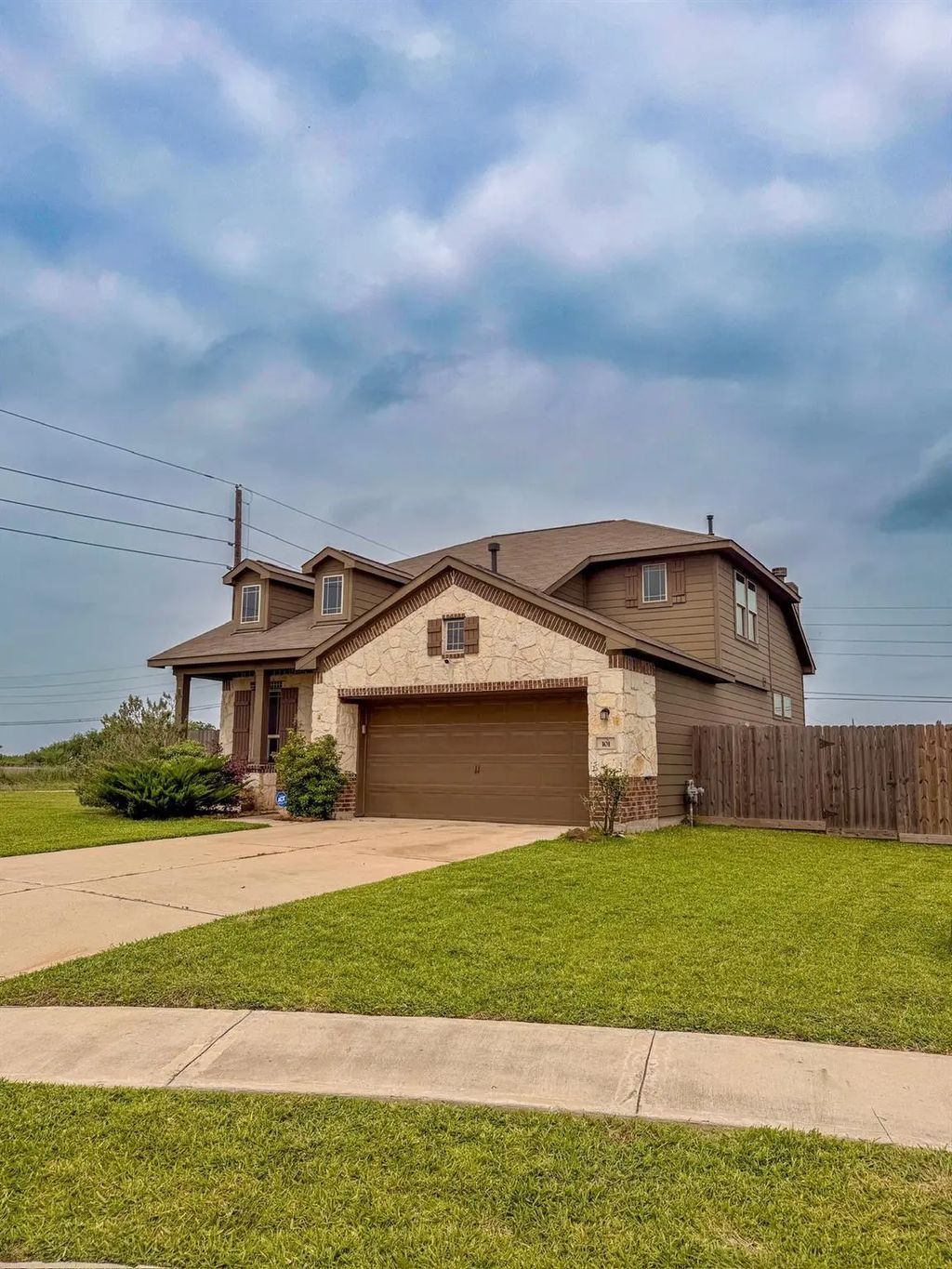 101 White Wing Lane, Sealy