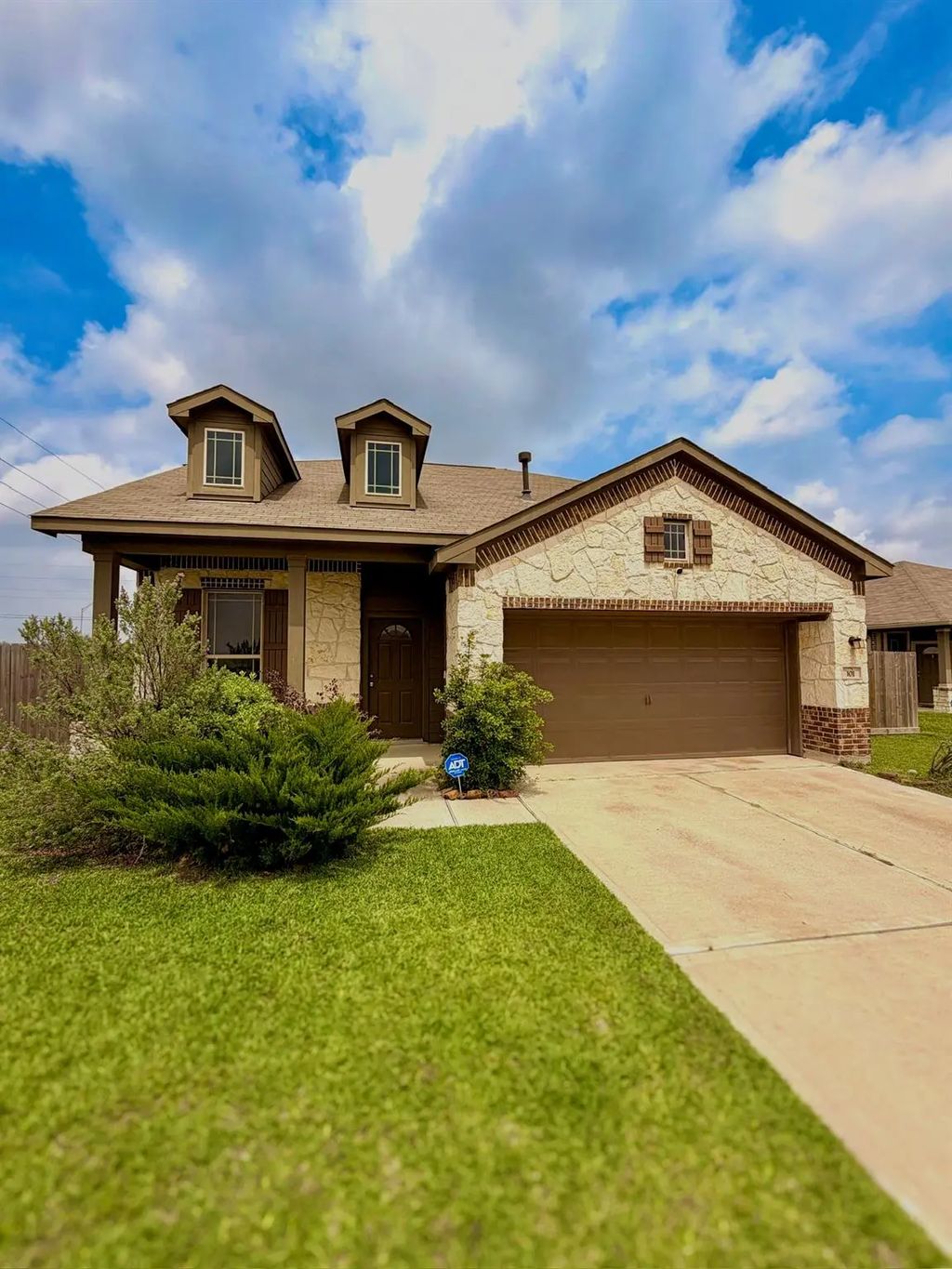 101 White Wing Lane, Sealy
