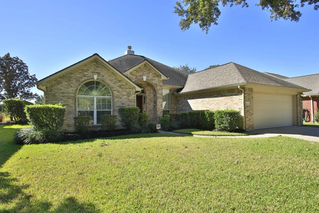 16227 Cliff Haven Drive, Houston
