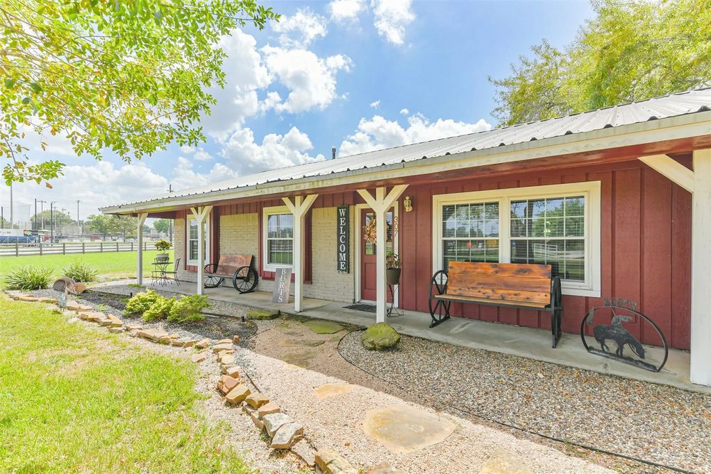 307 W Hufsmith Road, Tomball