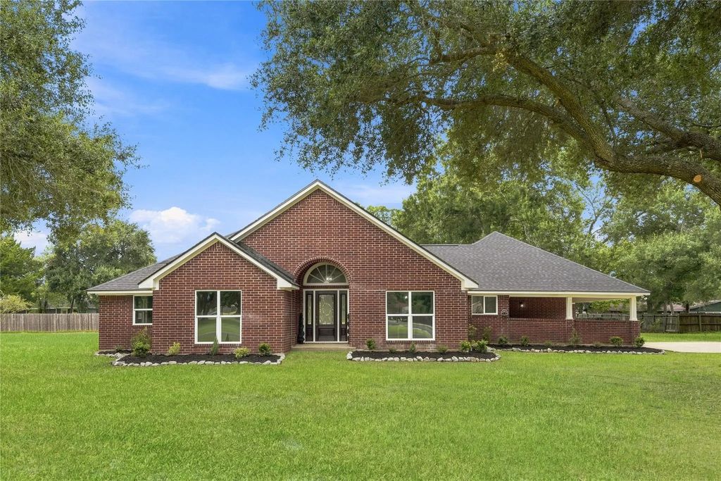 1002 Ransom Street, Anahuac