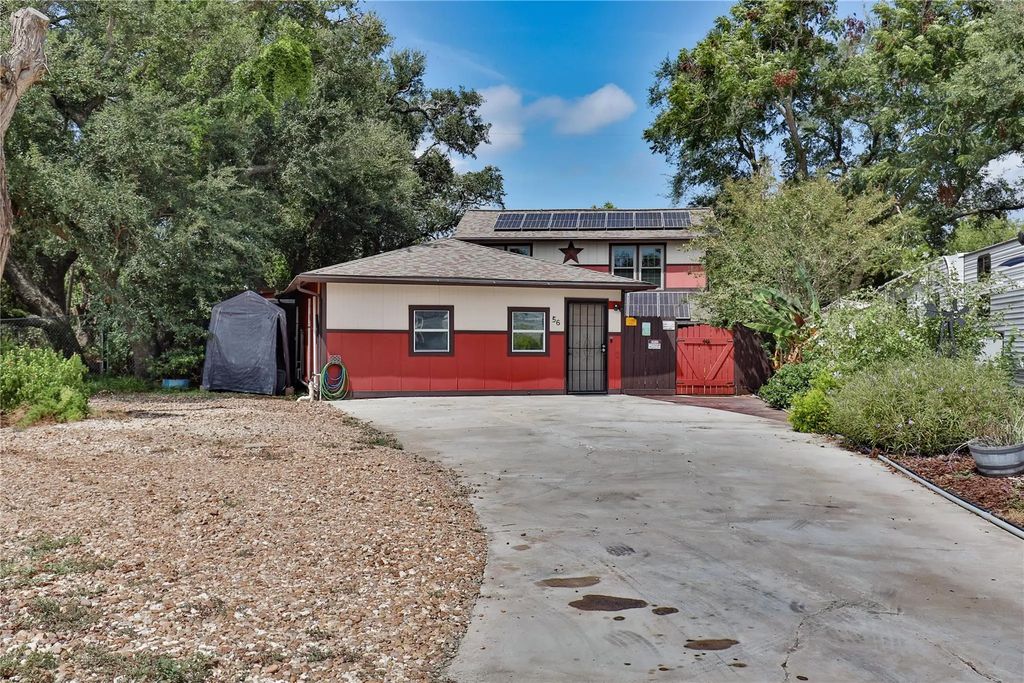 56 Leeder Court, Lake Jackson