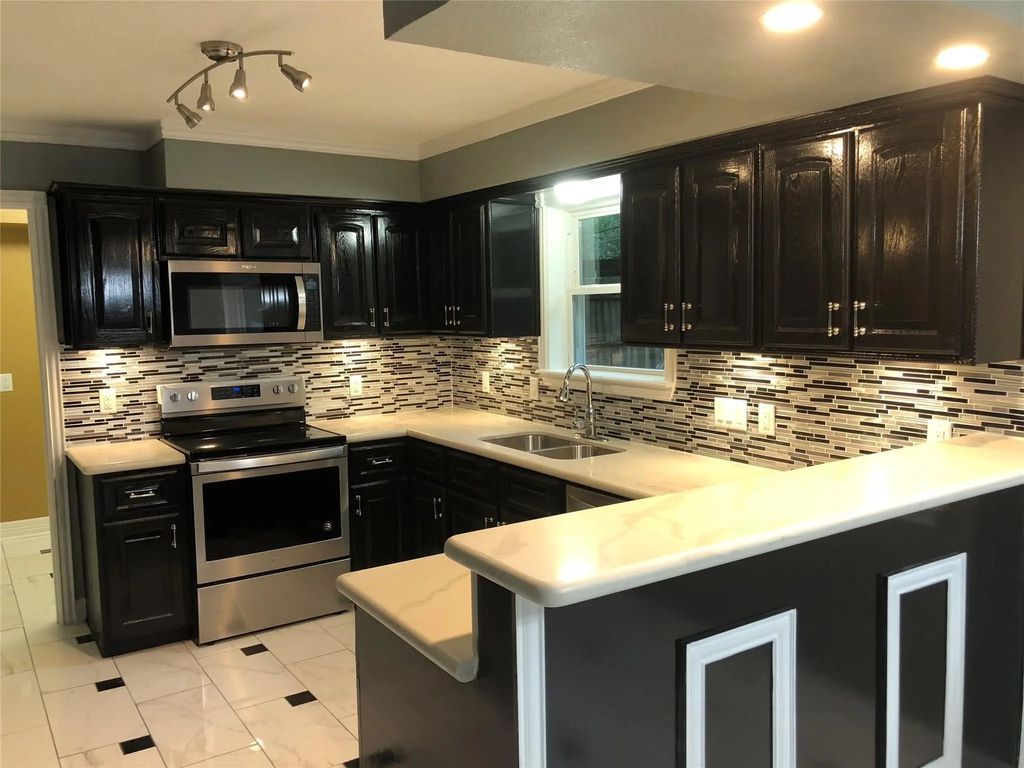 2606 N Woodloch Street, Woodloch