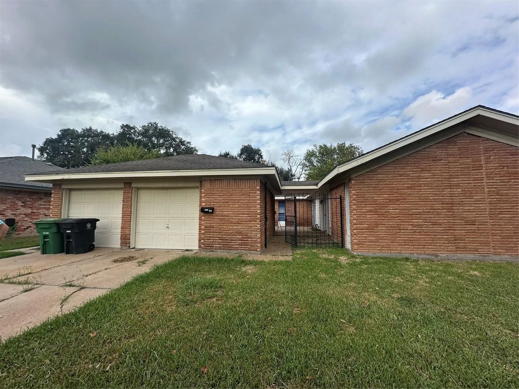 7731 Catalina Lane, Houston