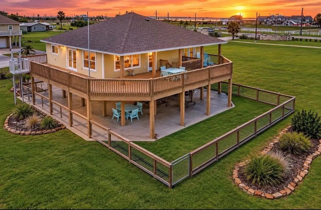972 Rancho Carribe, Port Bolivar