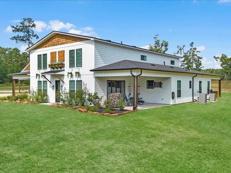 192 B Fm 1097, New Waverly