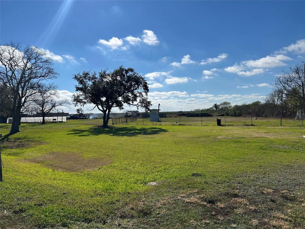 4906 County Road 469, Brazoria