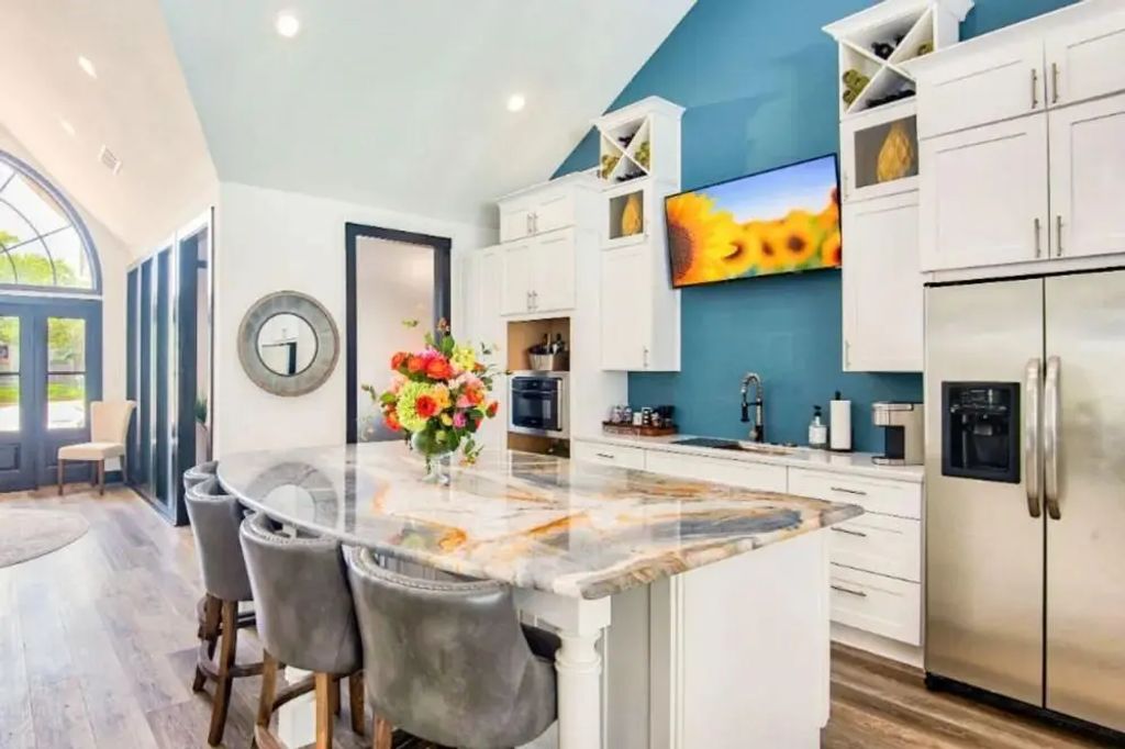 11220 West Road 728, Houston