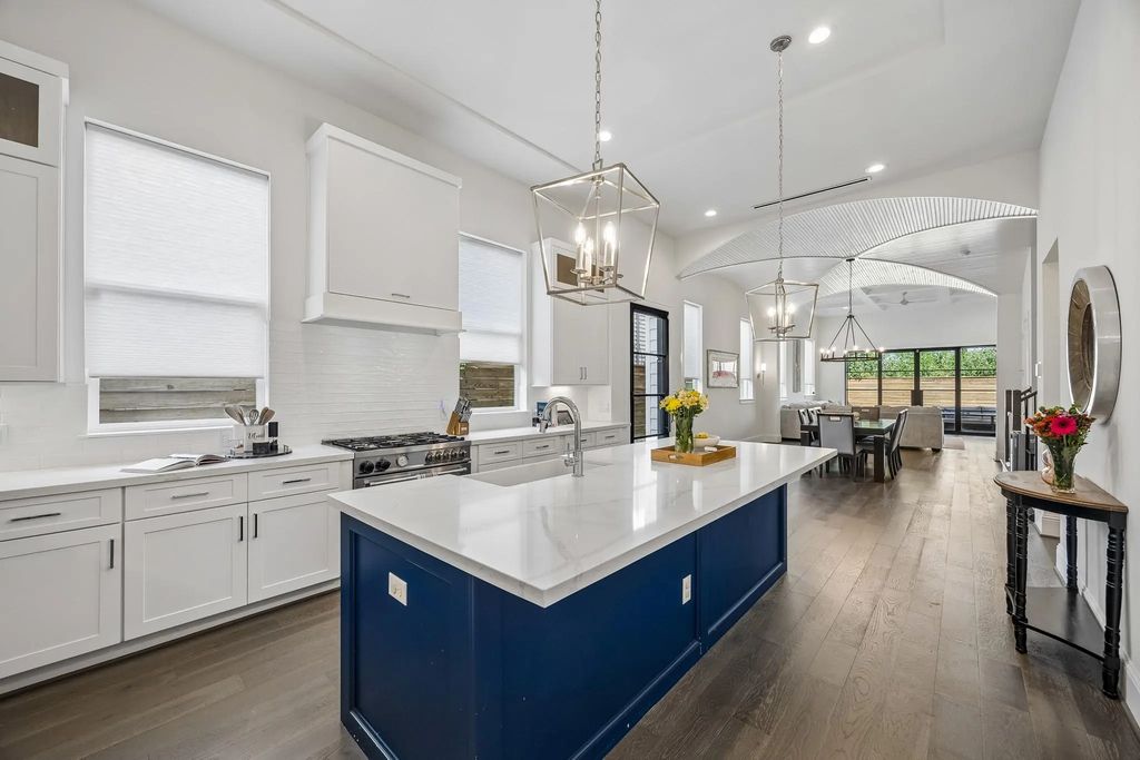 541 W 27th Street, Houston