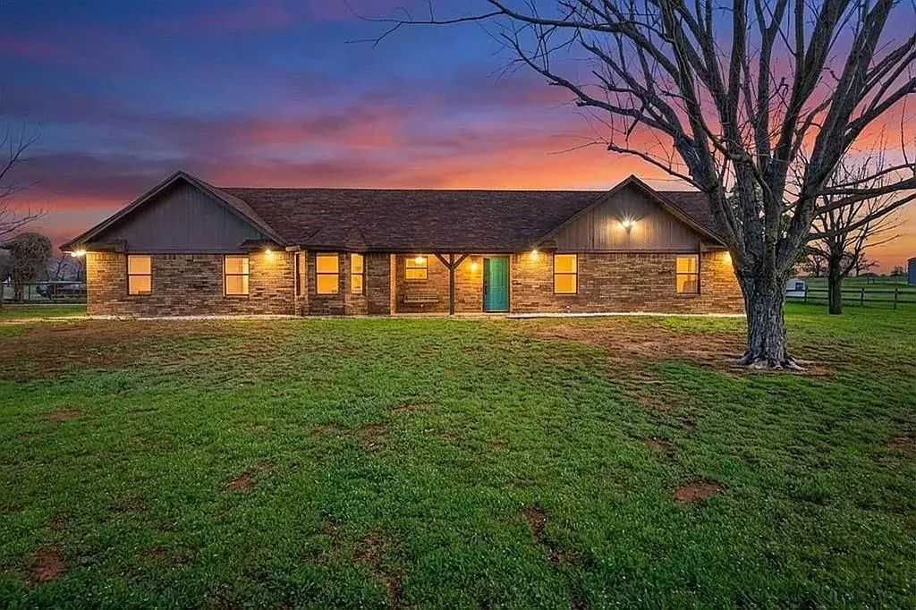 100 Green Meadows Circle, Springtown