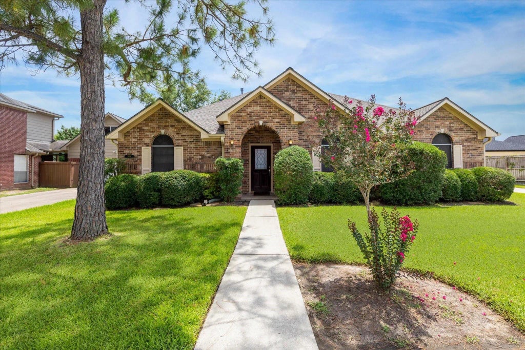 2016 Fairwood Street, Pearland