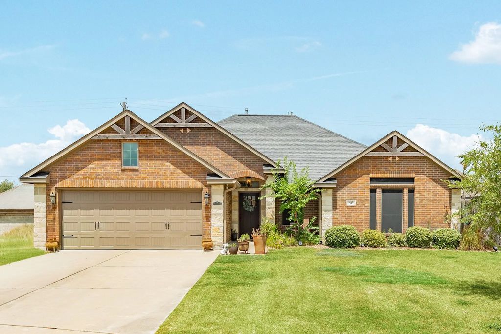 60 Dove Tree Court, Lake Jackson