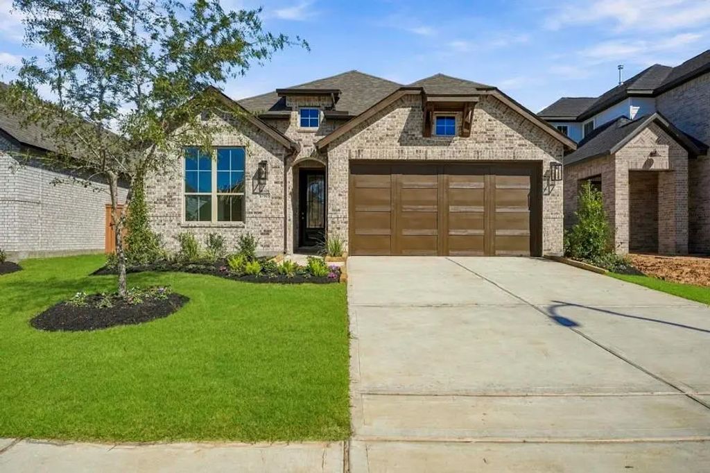 17915 Oakwood Stream Drive, Webster
