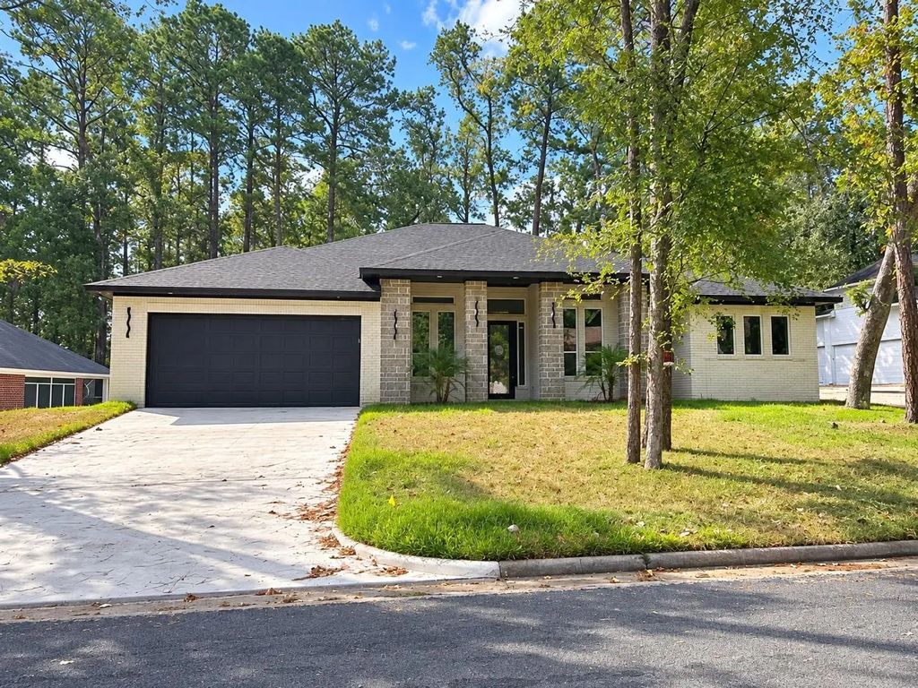 2405 W Green Briar Drive, Huntsville