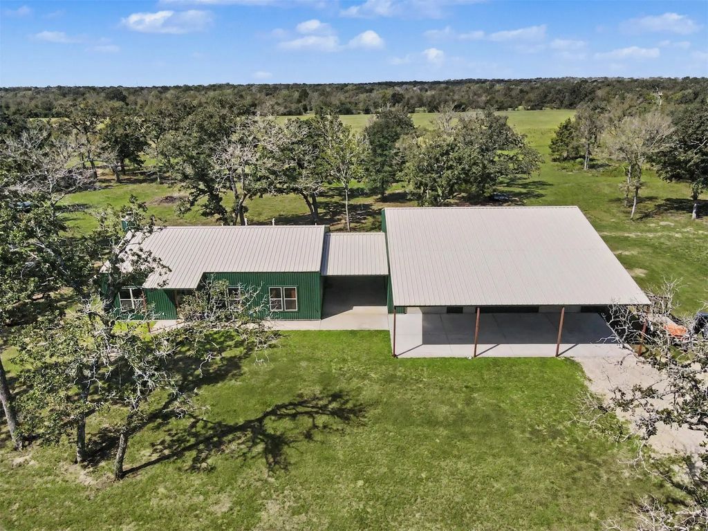 2322 County Road 126, Bedias