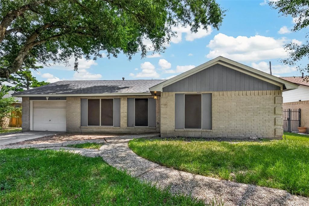 2714 S Brompton Drive, Pearland