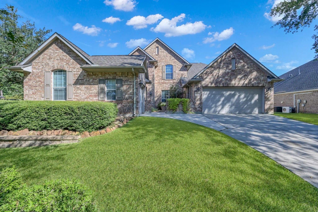 2413 W Bramlet Drive, Conroe