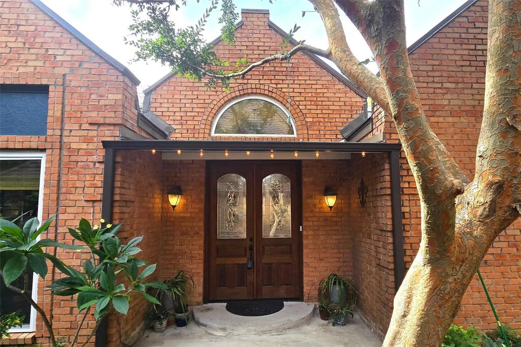 1142 Misty Lake Drive, Sugar Land