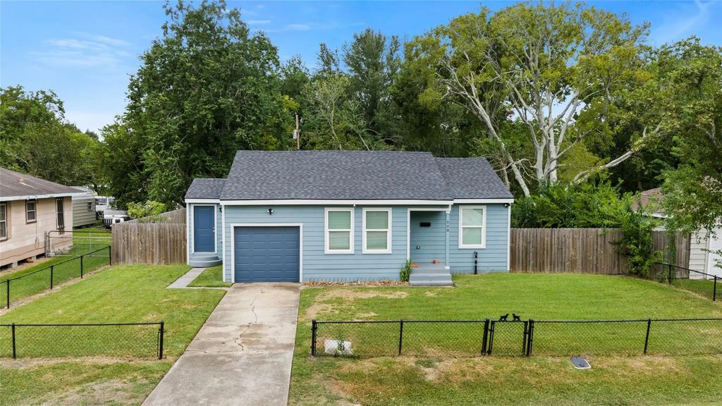 508 Azalea Drive, La Marque
