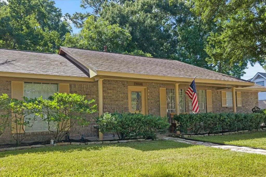 12615 Old River Drive, Mont Belvieu