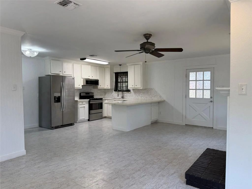 812 1st Street, Sealy